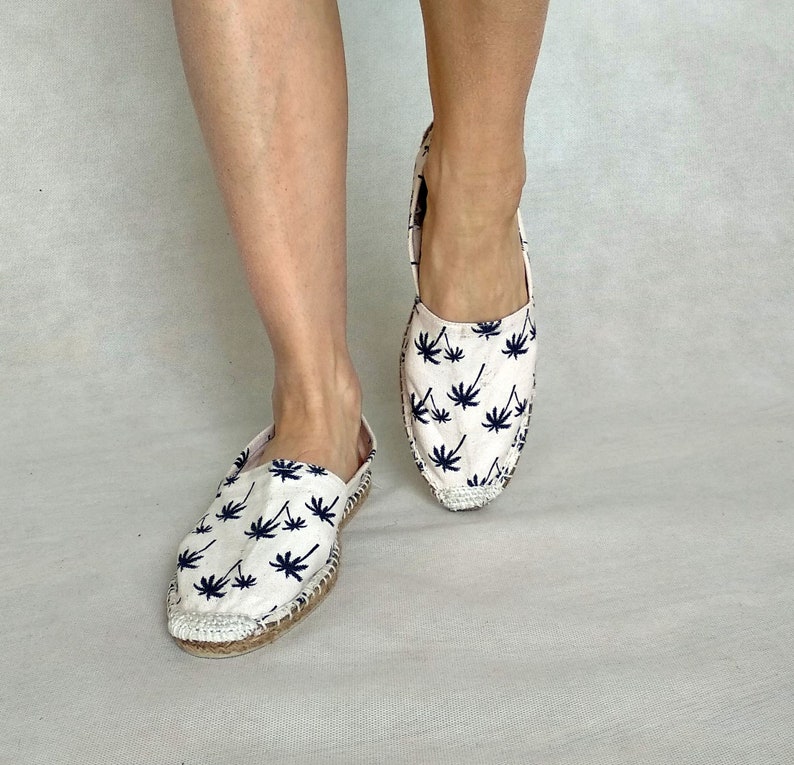 Navy Blue Flats White Flat Espadrilles Palm Pattern Shoes Retro Woven Heels UK 7 Vegan Shoes EUR 41 US 9,5 Vintage Espadrille Shoes