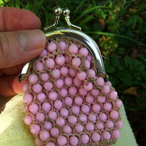Mini porte-monnaie en perles rose vintage du milieu du siècle, moderne, mini porte-monnaie, accessoires de garde-robe pont rétro, cadeaux de fête des mères