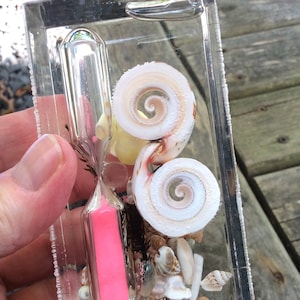 Vintage Lucite Seashell Hourglass: Coastal Decor Sand Timer egg timer