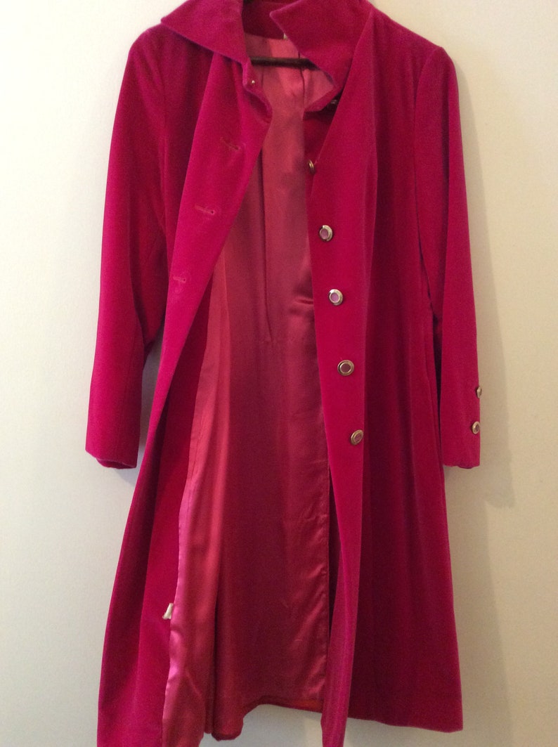 Vintage luxury mid-century Modern classy pink Velvet Coat on sale, retro Long Velvet Women's Coat, Haute Couture, Fashion Tailored in Canada afbeelding 4