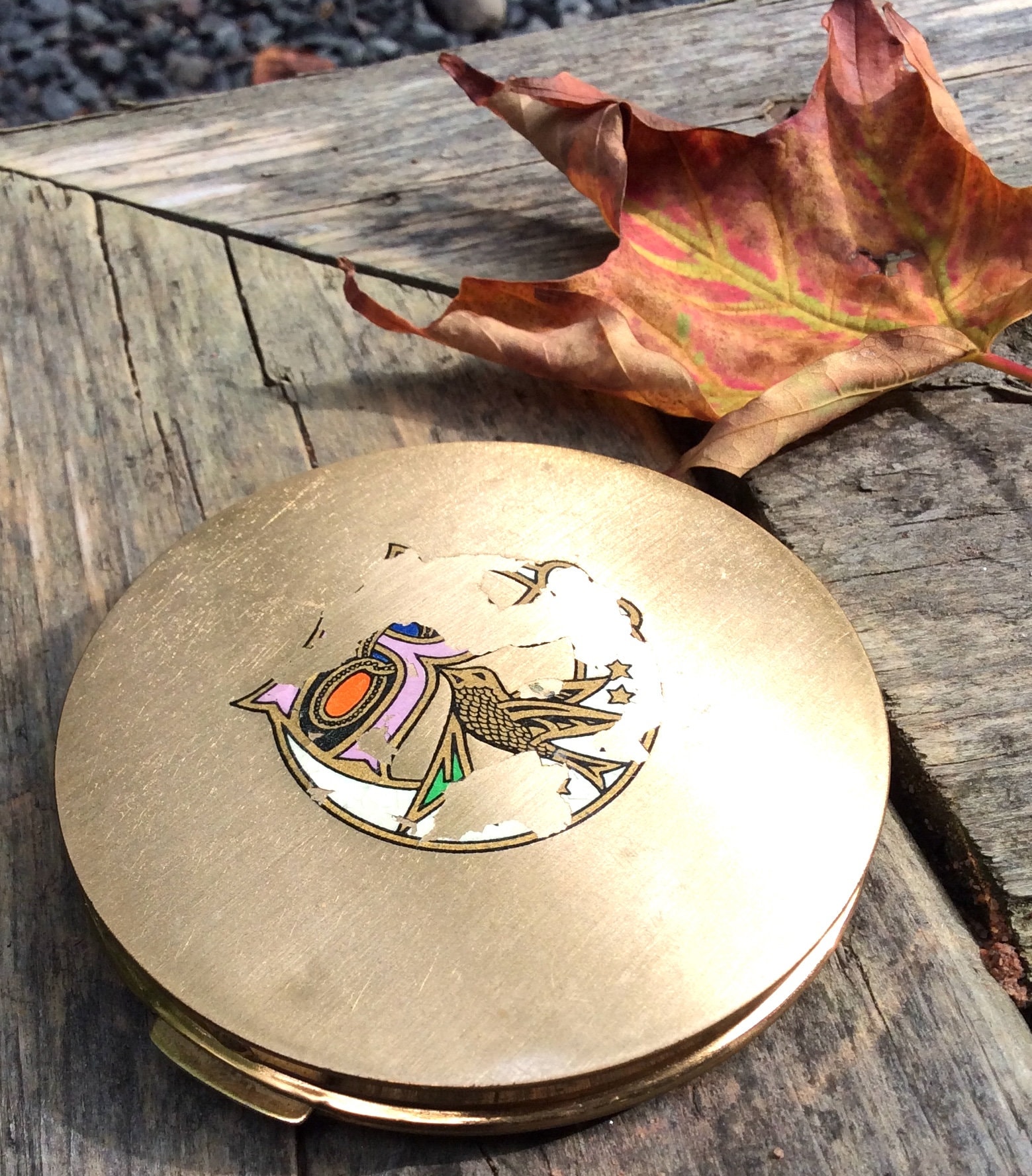 Vintage Stratton Compact Woman Hat &‎ Scarf Art Deco Enamel Gold Tone Metal C14Q Vintage Stratton Powder Compact Swallow Bird Floral Enamel  main image 2
