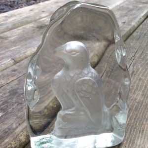 Vintage eagle bird of prey glass paperweight etched art American eagle sculpture figurine inverse carved Crystal Christmas gifts office desk