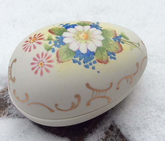 Vintage Lefton Bisque Easter Egg shape trinket bo… - image 2