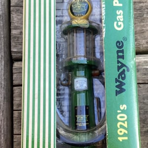 Vintage die cast Gearbox Collectable John Deere 1920s Wayne Gas Pump 1:25 Scale Limited Edition Miniature boxed Christmas gifts gas station