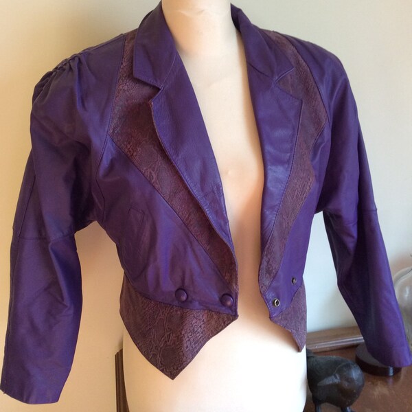 vintage women's purple leather Jacket, Vintage 80s glam cropped jacket, biker bomber jacket, leather motorcycle jacket, punk rock fashions