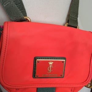 sac à bandoulière de créateur vintage Juicy Couture Rose orange néon Cellie Mini petit fourre-tout à bandoulière bandoulière réglable embellissements topaze Barbie