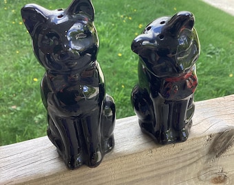 Vintage Black Cats Pottery Salt & Pepper Shakers Figurines Red
