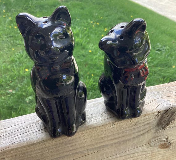 Vintage Black Cats Pottery Salt & Pepper Shakers Figurines Red