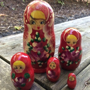 Vintage nesting dolls red floral hand painted Wooden retro Christmas decor Russian Matryoshka Wood Stacking Doll Mother&#39;s day estate sale