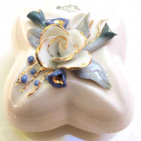 vintage Capodimonte style ring trinket case, 3D blue and gold flower top ring box, Bone China trinket box, Valentines gifts, Romantic style