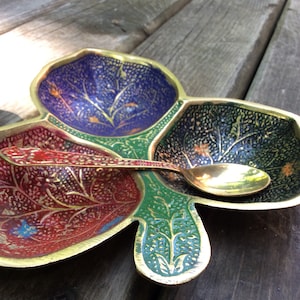 Vintage Enamel Brass India condiment spice tray, leaf shape India curry food dish, Floral brass serving tray & brass spoon Indian dishes