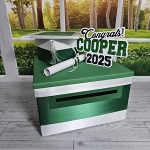 Boîte pour cartes de fin d'études pour toutes les années, base verte 10 x 10