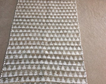 Handmade Chindi rug, handmade rag rug, boho rag rug, hippie rag rug, vegan rag rug. 3'x5' beige/white /pattern
