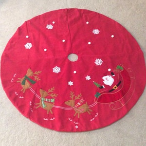 Large Felt Applica Christmas Tree Skirt / enbossed  tree skirt / Christmas Tree Skirt /48&quot; round /Tree skirt/ detail