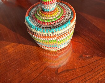 Woven basket with top