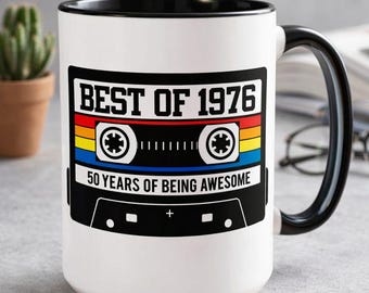 Caneca de aniversário de 50 anos, decoração para festa de 50 anos, lembrancinhas para festa de 50 anos, presente de aniversário de 50 anos, caneca em formato de fita cassete, "O melhor de 1976", aniversário vintage de 1976, presentes.