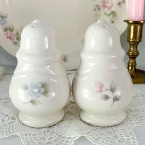 SALT & PEPPER Shakers Set Pfaltzgraff Tea Rose Stoneware Pink Vintage Flowers Floral