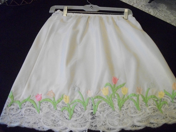 Darling 60s 70s Vintage Small Semi Satiny TULIPS … - image 5