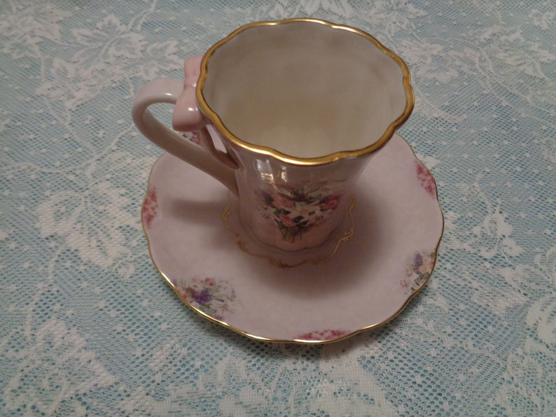 BOW LAVENDER LILY Cup & Saucer Set By Bradford Exchange image 8