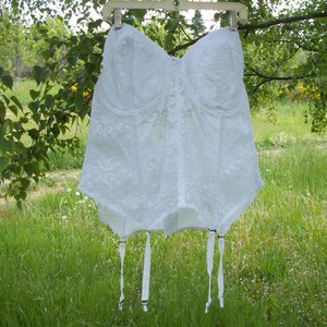 Retro 90s Goddess 52 B STEAMPUNK Sexy White LACEY CORSET w Long Garters for the Curvy Girl