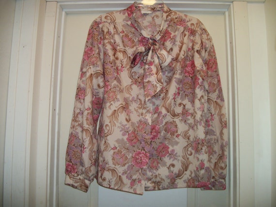 Vintage 70s PRETTY in Pink & Beige Flowers on Crea