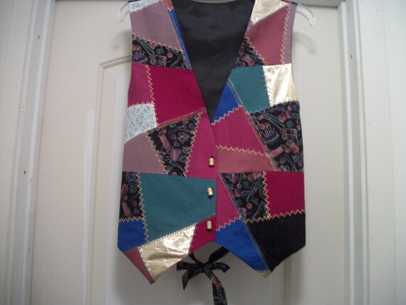 Retro 80s 90s Does Cute SEWING Theme PATCHWORK VE… - image 6