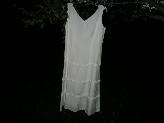 Retro 90s Does Pretty White Sleeveless, COTTAGECO… - image 2