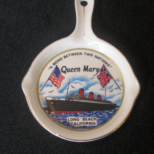 Darling Vintage QUEEN MARY POTTERY Piece, Shaped like a Small Frying Pan