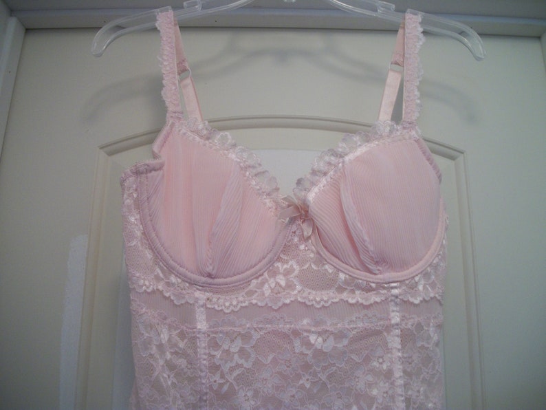 W Hooks in Back Soft Boning 38 C Retro 90s STEAMPUNK Pretty In PINK Lacey CORSET