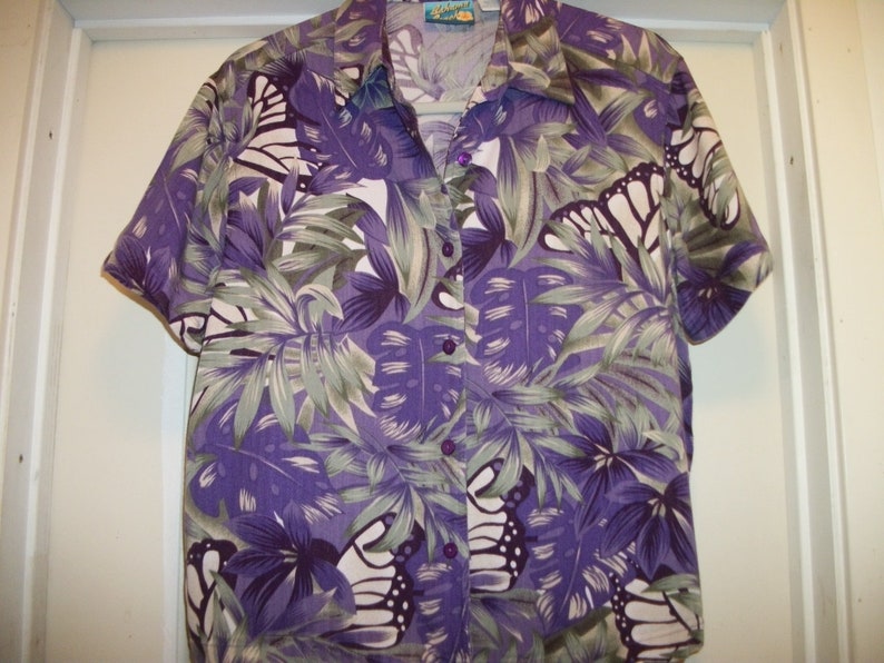 TROPICAL BUTTERFLY DELIGHTS Pretty Purple Green White Rayon Blouse M