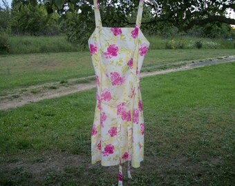 A Pretty GARDEN PARTY 90s SUNDRESS, w Splashes of Flowers, S Size 6
