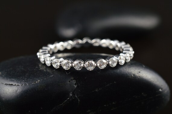 Single Shared Prong Diamond Eternity Band in 14k White Gold 0.87