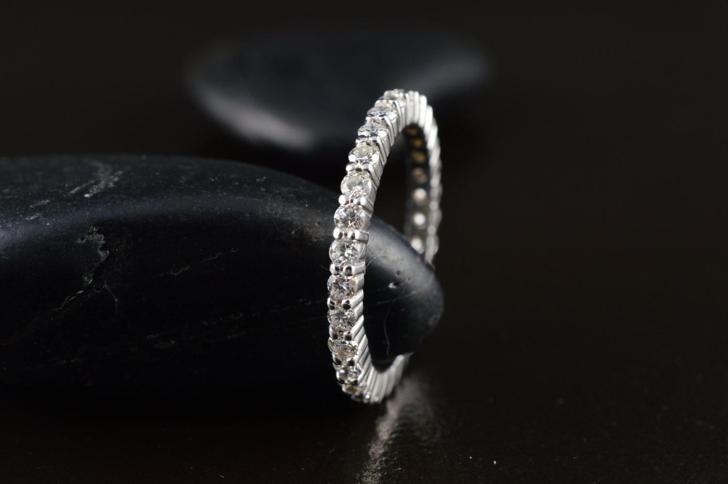 Common prong eternity band deals