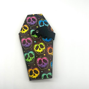 Cartera de ataúd de ala de murciélago, vinilo de manzana venenosa de neón, regalo de bruja, cartera gótica
