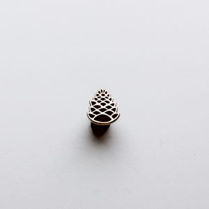 Alfinete de lapela Cloisonné esmaltado duro pinha