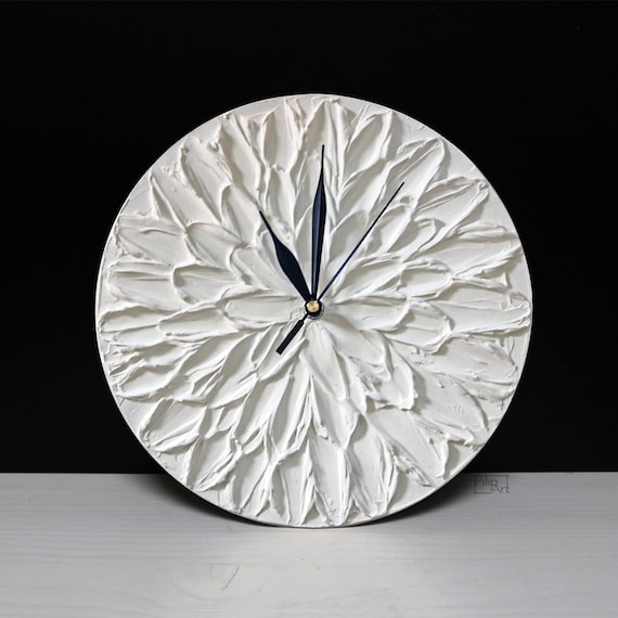 White Flowers Wall Clock | Ultra Quiet Quartz Mechanism | Hand Made in USA Beautiful Crisp Lasting Color | Comes in 8 Sizes | 24-Inch並行輸入 White Wall Clock WHITE Clock White Flower Unique Home Decor Flower