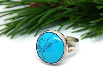 Turquoise ring ~ Blue ring ~ Statement ring ~ Blue turquoise ring ~ Aqua blue ring ~ December birthstone ~ Turquoise jewelry ~ Gemstone ring