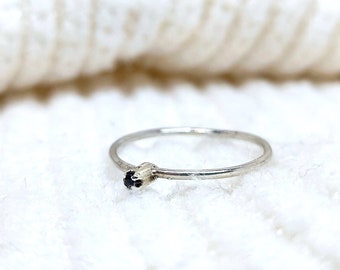 Tiny sapphire ring ~ Silver sapphire ring ~ Sapphire jewelry ~ Sterling silver 925 ~ Vintage ring ~ Stackable blue ring ~ Christmas gift