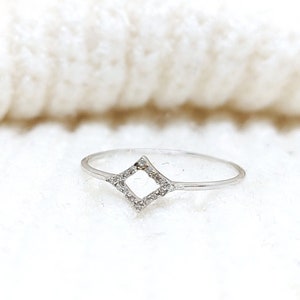 Anel de diamante em ouro maciço ~ Ouro branco 9k ~ Anel geométrico ~ Anel de diamante em ouro ~ Anel de diamante delicado ~ Anel de diamante minimalista ~ Anel vintage
