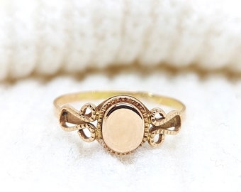 Gold signet ring ~ 14k gold signet ~ 585 yellow gold ring ~ Vintage signet ~ Vintage jewelry ~ Oval signet ~ Solid gold ~ Women signet