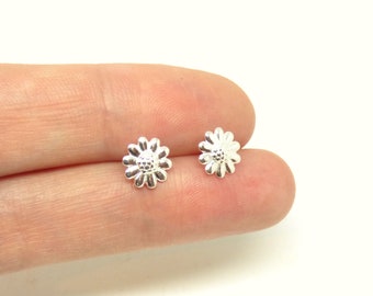 Silver daisy studs ~ Daisy jewelry ~ Daisy earrings ~ Sterling silver ~ Silver daisy earrings ~ Flower earrings ~Daisy flower studs ~For her
