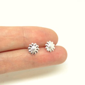 Silver daisy studs ~ Daisy jewelry ~ Daisy earrings ~ Sterling silver ~ Silver daisy earrings ~ Flower earrings ~Daisy flower studs ~For her