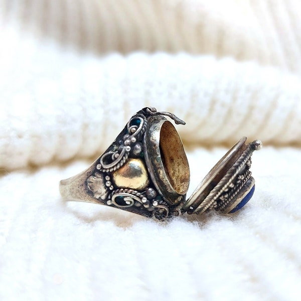 Solid silver 925 poison ring ~ Pill box ring ~ Medicine ring ~ Sterling silver 925 ~ Vintage ring ~ Blue sodolite ring ~ Statement ring