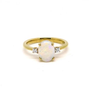 9k gold opal ring ~ Opal and diamond ring ~ 375 yellow gold ~ Vintage opal ring ~ Opal jewelry ~ Opal and diamond trilogy ~ Diamond ring