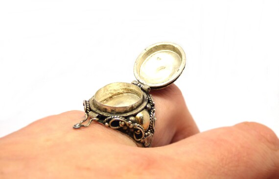 Solid silver 925 poison ring ~ Pill box ring ~ Me… - image 9