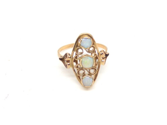 14k gold opal ring ~ Vintage opal ring ~ Big opal