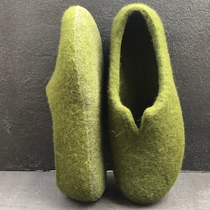 Handmade green moss felted wool woman slippers, washable woolen clogs with latex or rubber soles
