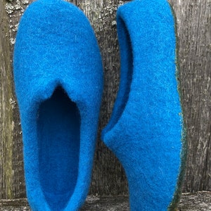 Turquoise wool felted woman slippers, warm home woolen clogs, comfy barefoot indoor shoes, practical gift for woman, bright blue wool clogs