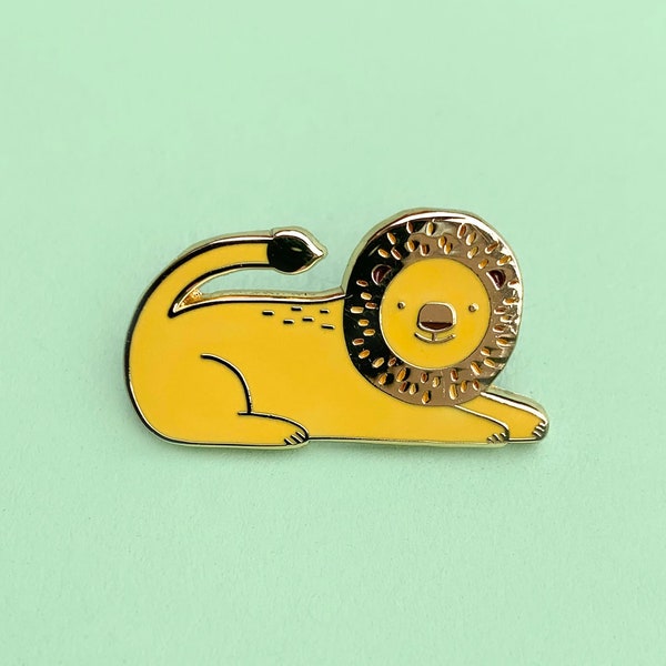 Lion Hard Enamel Pin - Safari Animal Pin Badge, Broche Nature Mignonne Jaune, Épingle à Revers En Or, Petit Cadeau, Animal de Zoo, Grand Chat