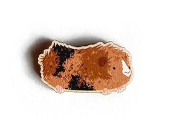 Pin de madera con forma de conejillo de indias abisinio - De origen responsable